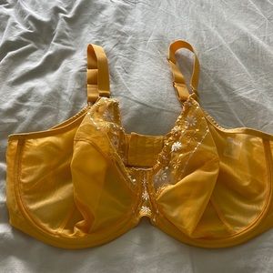 Never worn Elomi yellow daisy bra, full cup